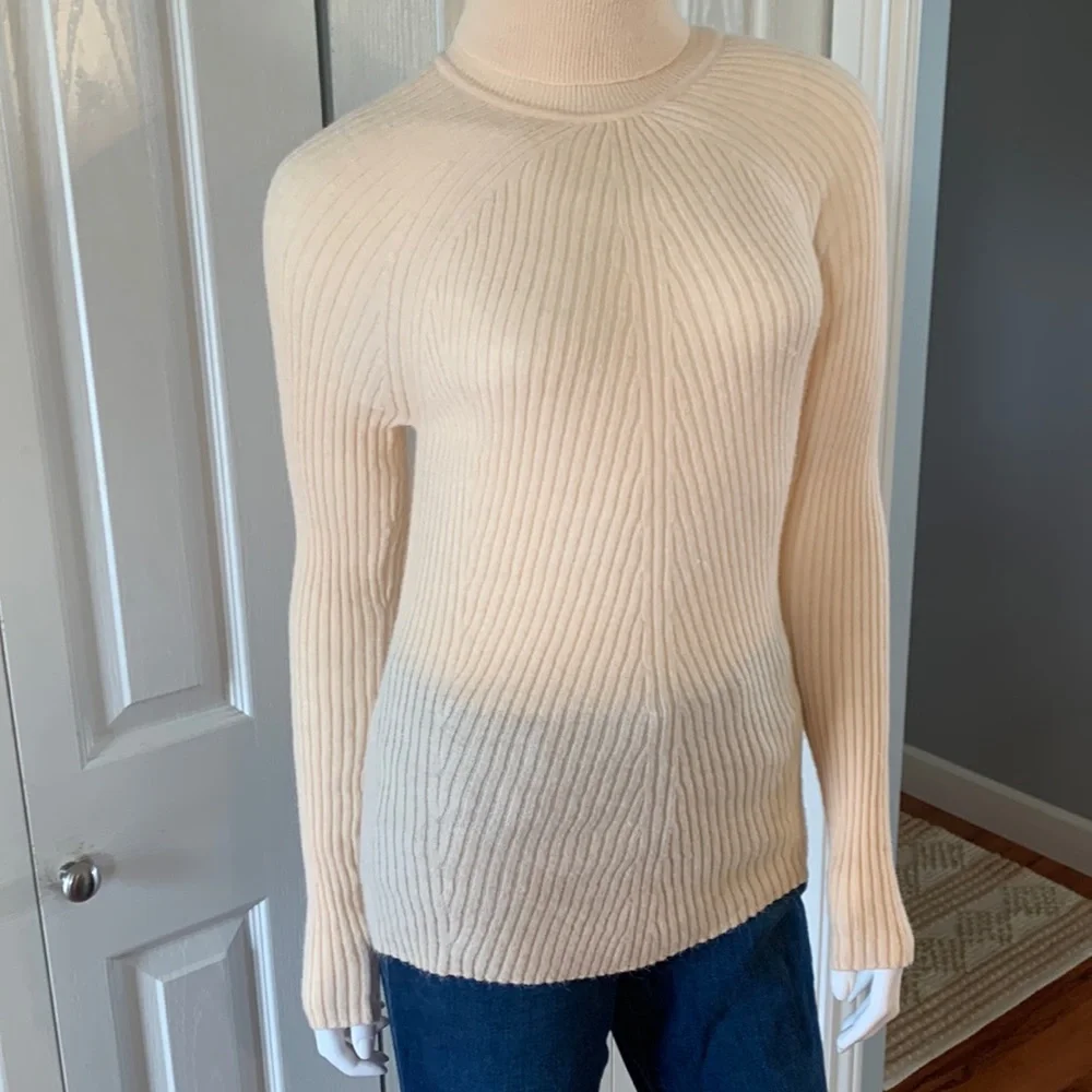 Cute Turtle Neck - Picture 1 of 4